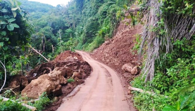 Akses Jalan Tertimbun Longsor di Cianjur Selatan Sudah Bisa Dilalui Akses Jalan Tertimbun Longsor di Cianjur Selatan Sudah Bisa Dilalui