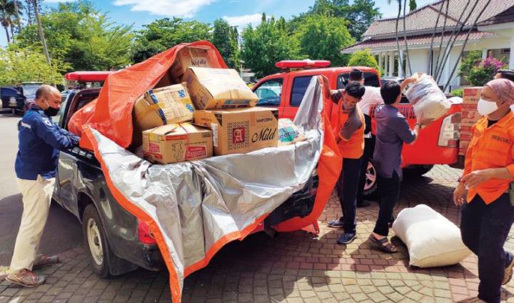 Pemkab Salurkan Bantuan ke Korban Banjir di Cianjur Selatan Pemkab Salurkan Bantuan ke Korban Banjir di Cianjur Selatan
