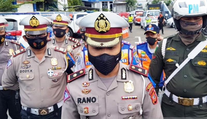 Satlantas Polrestabes Bandung Tak Segan Derek Parkir Liar