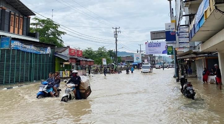 Dua Orang Tewas, Belasan Rumah Rusak Akibat Banjir