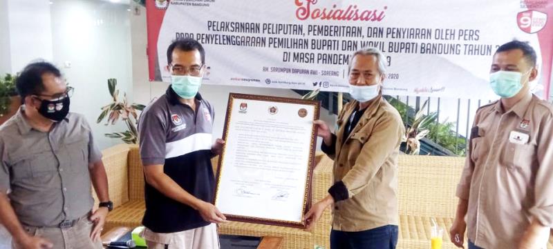 Deklarasikan Pilkada Aman, Sehat dan Damai Deklarasikan Pilkada Aman, Sehat dan Damai