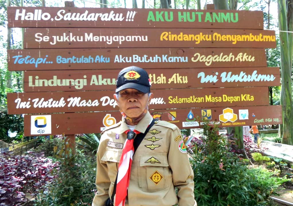 Mengenal Penerjun Sipil Tertua yang Masih Aktif