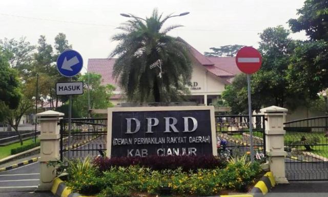 DPRD Cianjur Salurkan Bantuan untuk Korban Banjir dan Longsor