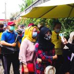 Lautan Manusia di Tengah Wabah
