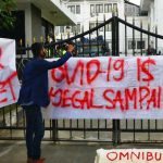 Mahasiswa Nekat Bakar Pagar DPRD Jabar