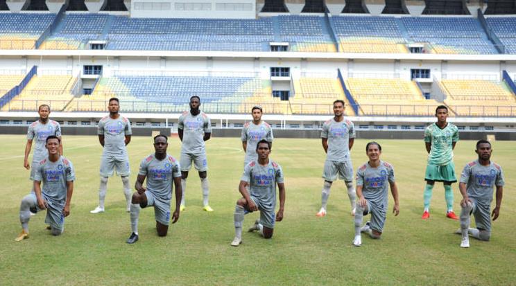 Robert Puji Penampilan Dua Bek Persib