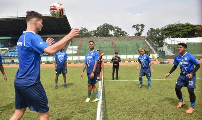 Robert: Manusiawi, Pemain Berkeluh Kesah Karena Liga Ditunda