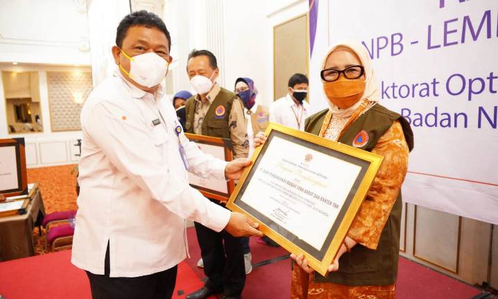 Proaktif Bantu Penanganan COVID-19, bank bjb Diganjar Penghargaan BNPB Proaktif Bantu Penanganan COVID-19, bank bjb Diganjar Penghargaan BNPB
