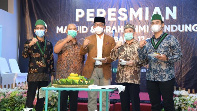 Ridwan Kamil Resmikan Masjid dan Graha HMI Bandung