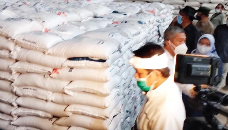 Usut Tuntas Biji Plastik dalam Beras, Dedi dan Bachtiar Datangi Bulog