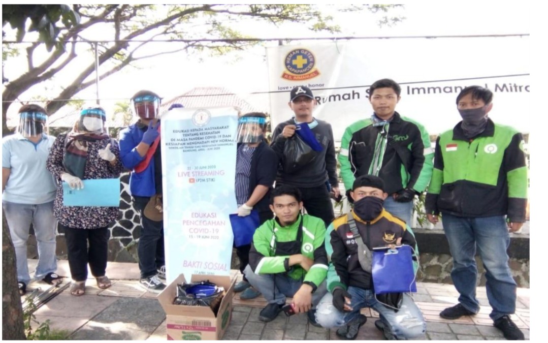 STIKes Immanuel Bandung Berikan Edukasi Covid-19 Kepada Pengemudi Ojol STIKes Immanuel Bandung Berikan Edukasi Covid-19 Kepada Pengemudi Ojol