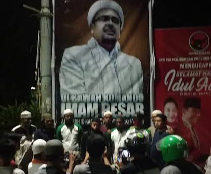 Turunkan Baliho Rizieq Shihab, TNI Dapat Dukungan DPR