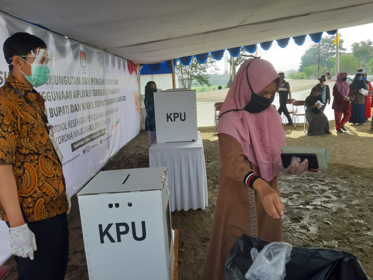 Ditetapkan Jadi Zona Merah, Pilkada Kab. Bandung Nekat Jalan Terus Ditetapkan Jadi Zona Merah, Pilkada Kab. Bandung Nekat Jalan Terus