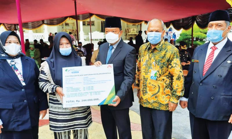 BPJS Ketenagakerjaan Berikan Santunan ke Korban Tenggelam di Cirata BPJS Ketenagakerjaan Berikan Santunan ke Korban Tenggelam di Cirata
