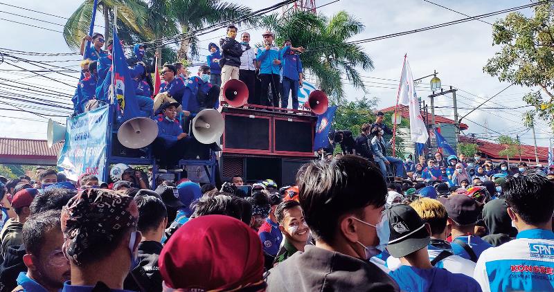 Ribuan Buruh Cianjur Kepung Pendopo, Minta UMK 2021 Naik 8 Persen