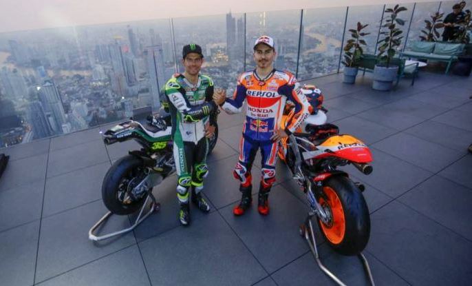 Lorenzo Serang Balik Crutchlow Lorenzo Serang Balik Crutchlow