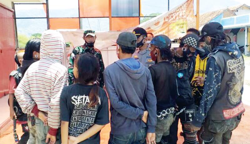Dianggap Meresahkan, Muspika Cibatu Razia Anak Punk