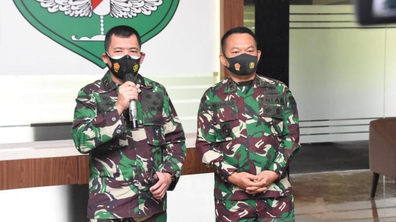 Dibantu Warga, Pangdam Jaya Sebut Sudah 900-an Baliho HRS Diturunkan