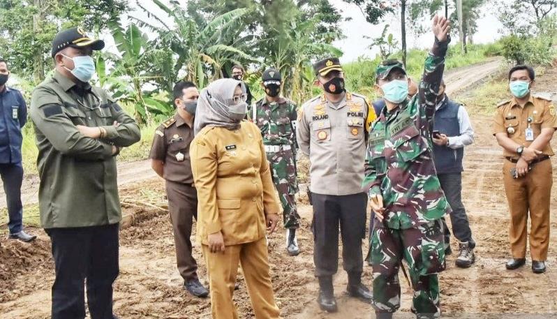 Pembukaan Jalur Puncak Dua Dilanjutkan, Pemkab Bogor Gandeng TNI Pembukaan Jalur Puncak Dua Dilanjutkan, Pemkab Bogor Gandeng TNI