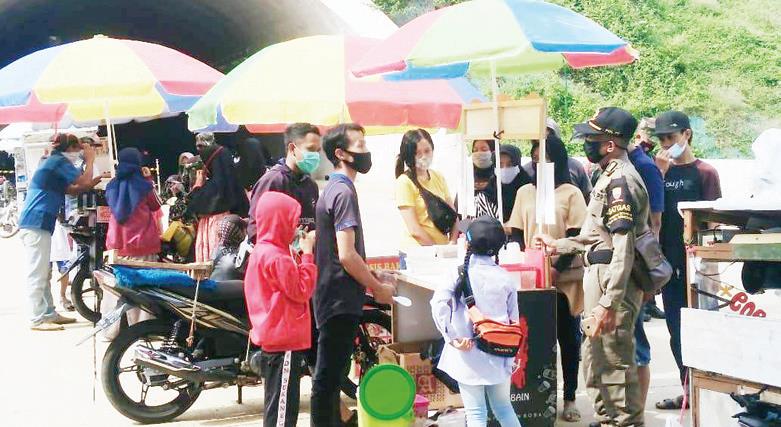 Pasar Tumpah Picu Kerumunan Massa