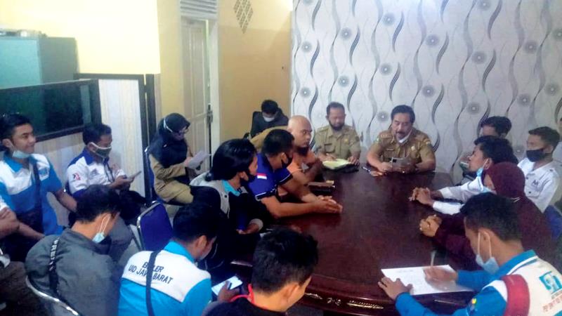 Buruh Keukeuh Ingin UMK Naik Buruh Keukeuh Ingin UMK Naik