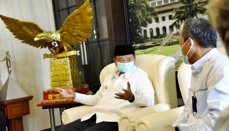 Sosialiasi Bahaya Layangan Tali Kawat, Wagub Uu Sabet Penghargaan Stakeholder Pendukung PLN Sosialiasi Bahaya Layangan Tali Kawat, Wagub Uu Sabet Penghargaan Stakeholder Pendukung PLN