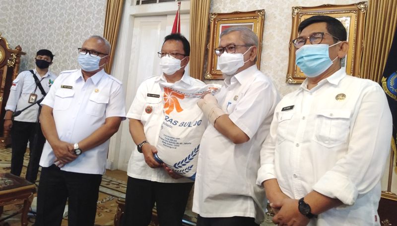 DKPP Jabar Salurkan Beras Cadangan Pangan Untuk Korban Banjir Leles Cianjur
