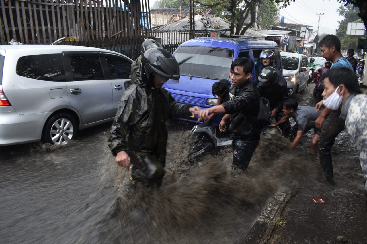 BPBD Minta Warga Lima Kecamatan di KBB Waspadai Potensi Bencana BPBD Minta Warga Lima Kecamatan di KBB Waspadai Potensi Bencana