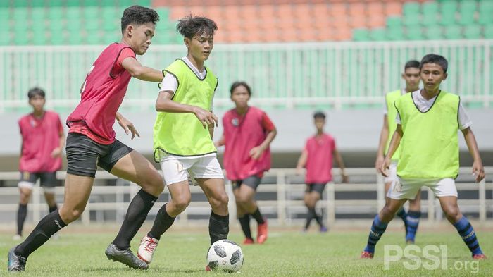 Lolos Seleksi Garuda Select III, 26 Pesepakbola Berebut Posisi untuk TC di Inggris Lolos Seleksi Garuda Select III, 26 Pesepakbola Berebut Posisi untuk TC di Inggris