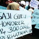 Passing Grade Menghalangi Impian Guru Honorer Tua