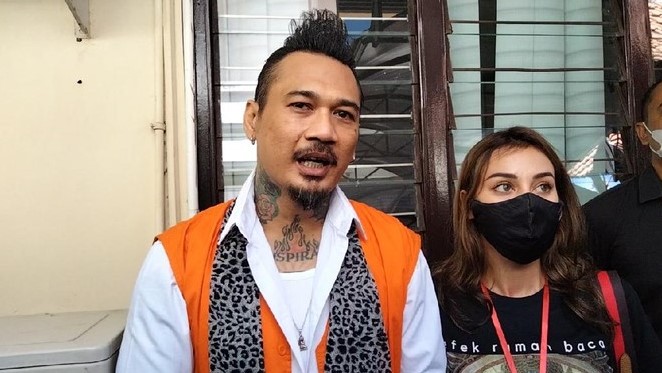 Jerinx SID Divonis 1 Tahun 2 Bulan Penjara