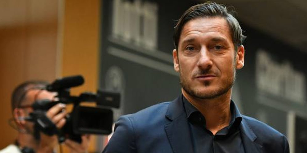 Legenda AS Roma Francesco Totti Positif Corona