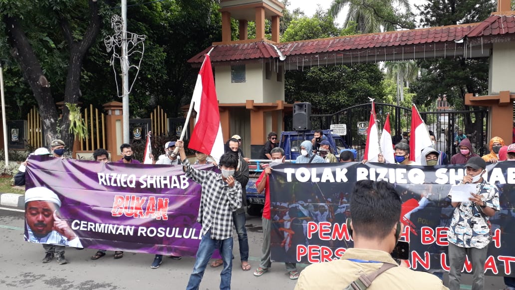 Gelar Demo, Warga Kota Bekasi Tolak Rizieq Shihab