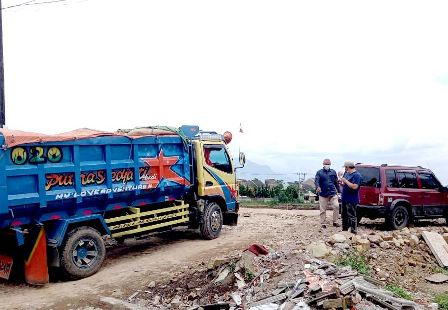 Proyek Perumahan Anugerah Banyu Biru Belum Kantongi Izin, Warga Protes Ada Aktivitas Pengurugan Lahan Proyek Perumahan Anugerah Banyu Biru Belum Kantongi Izin, Warga Protes Ada Aktivitas Pengurugan Lahan