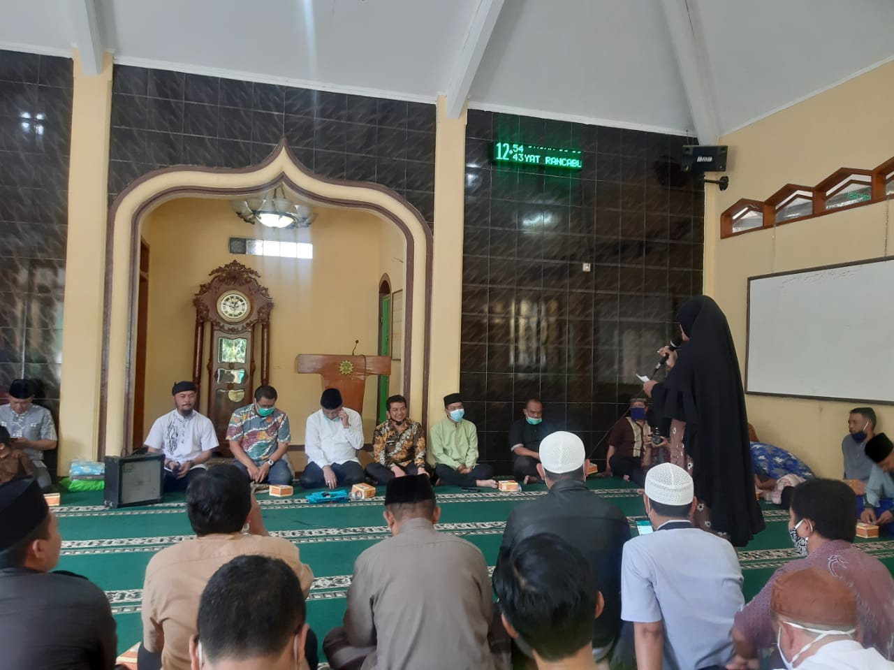 Penuhi Janji Politik, DS Lakukan Jumat Keliling Sambil Serap Aspirasi Warga Penuhi Janji Politik, DS Lakukan Jumat Keliling Sambil Serap Aspirasi Warga