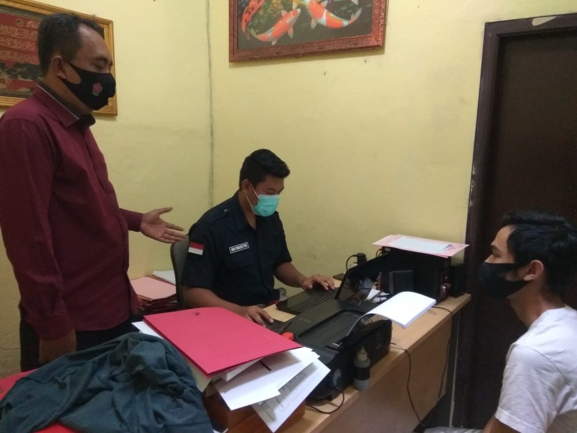 Bingung Uang Kasir Dipakai Judi Online, Pegawai Minimarket di Lembang Nekat Bakar Toko untuk Hilangkan Jejak