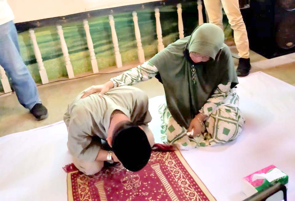 Hasil Hitung Cepat LSI Dadang-Sahrul Unggul, DS Langsung Sujud Syukur