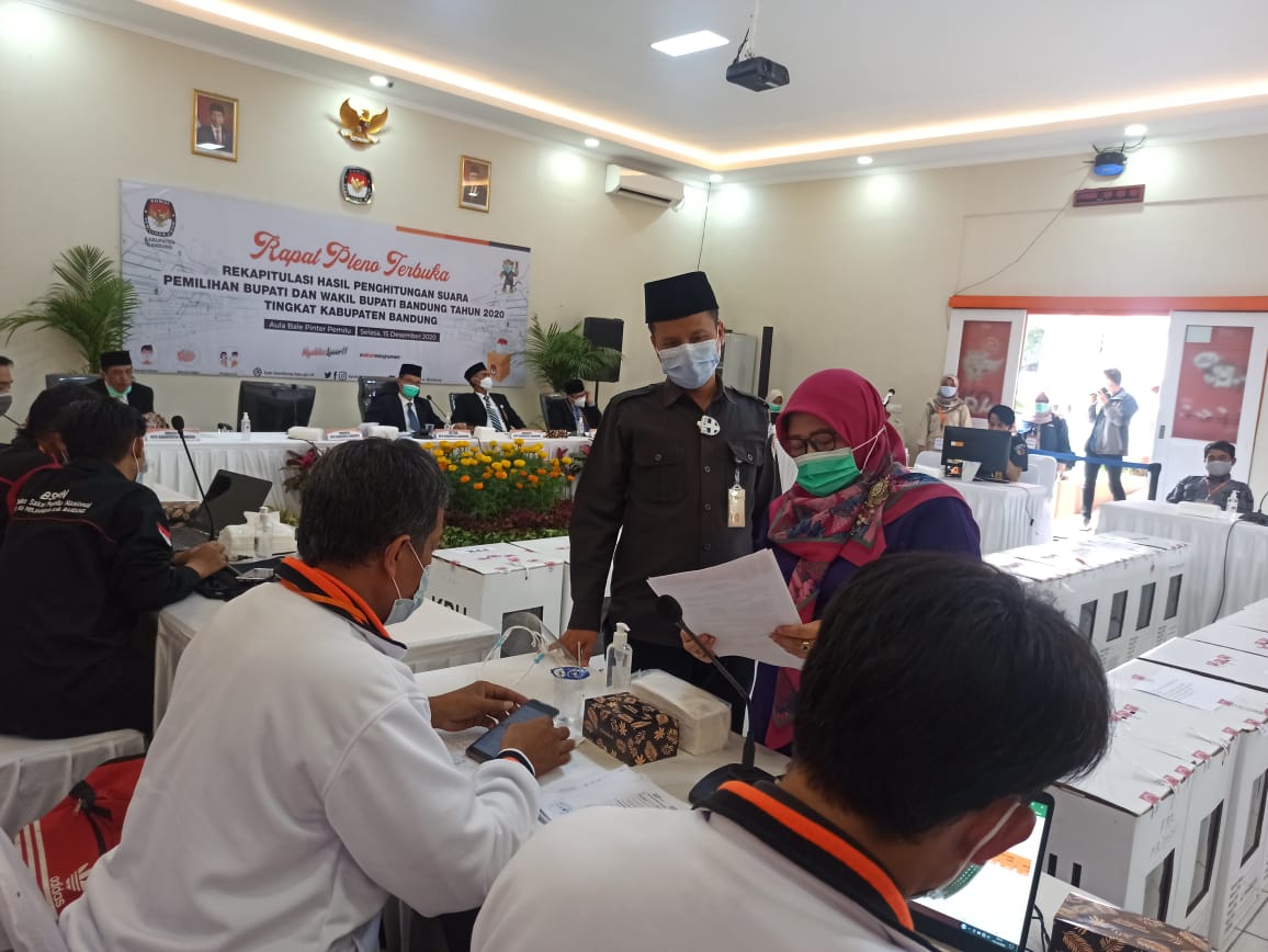 Penghitungan Suara Pilkada Kab. Bandung Dibagi Tiga Gelombang, Mungkinkah Berbalik Keadaan? Penghitungan Suara Pilkada Kab. Bandung Dibagi Tiga Gelombang, Mungkinkah Berbalik Keadaan?