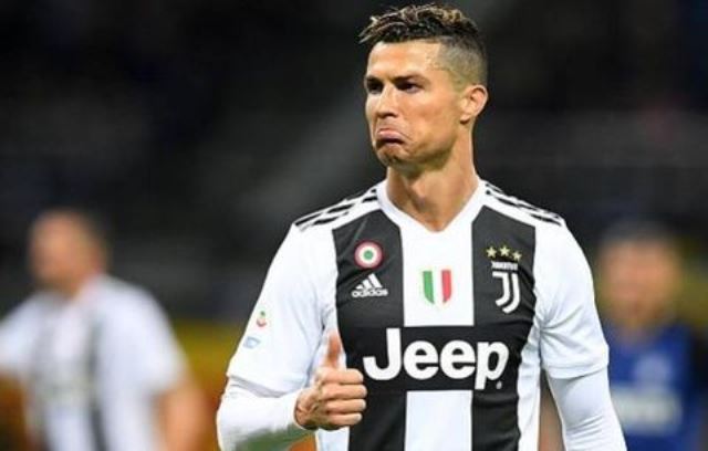 Ronaldo Lebih Suka Nonton Tinju daripada Sepakbola