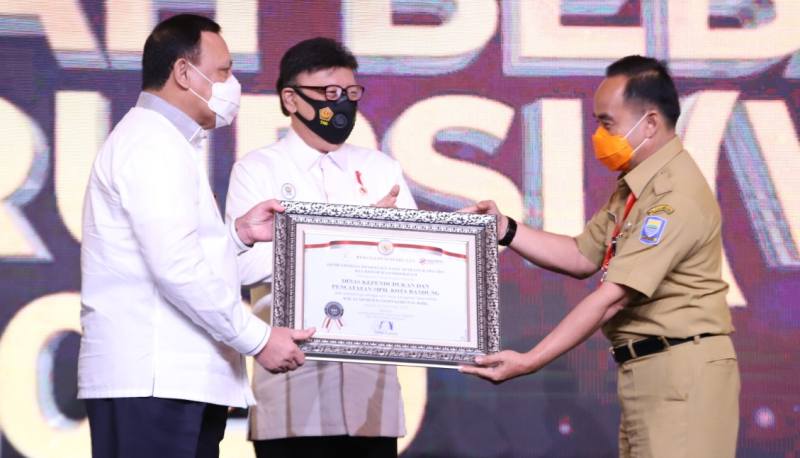 Disdukcapil Raih Predikat Wilayah Bebas Korupsi Disdukcapil Raih Predikat Wilayah Bebas Korupsi