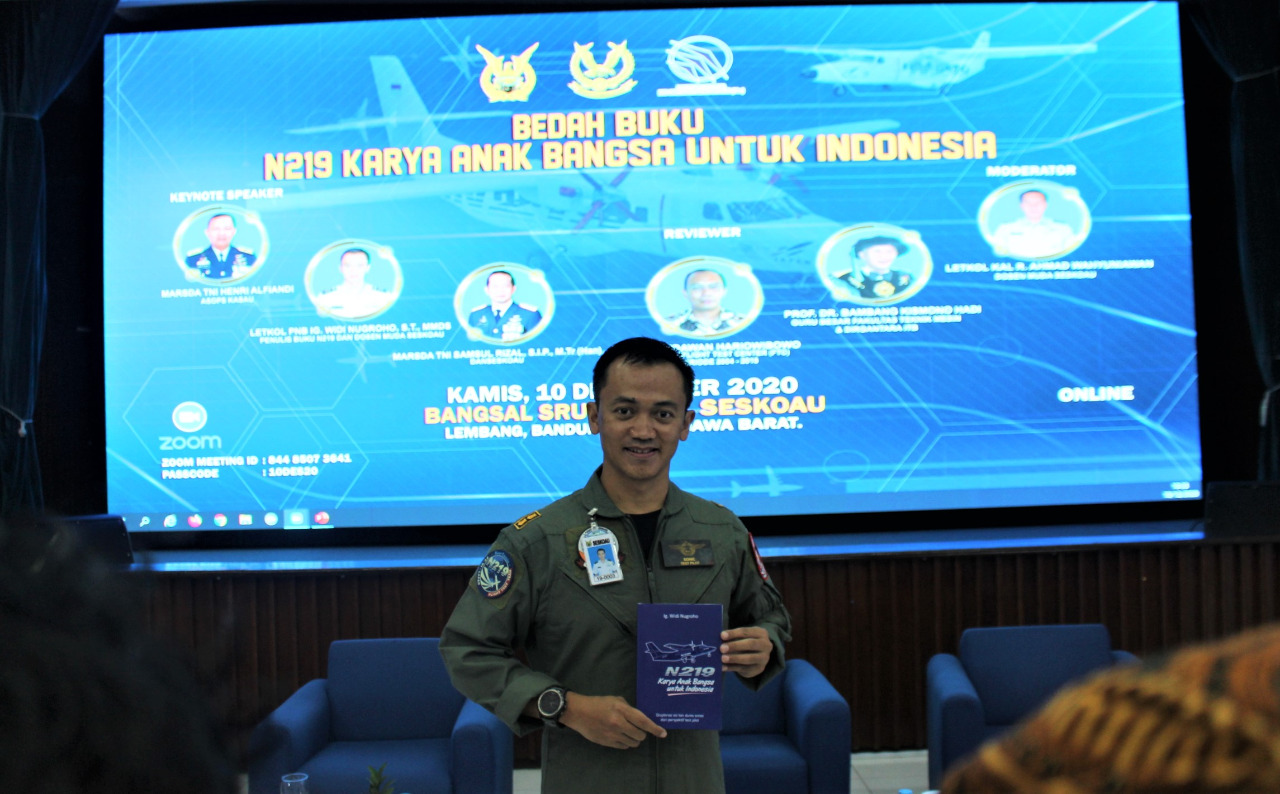 Buku Karya Dosen Muda Seskoau Bangkitkan Program N219 Buku Karya Dosen Muda Seskoau Bangkitkan Program N219