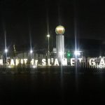Kondisi halaman depan RSUD dr. Slamet Garut ketikka malam hari.