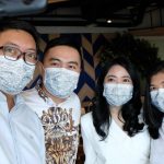 Tampil Stylish, Pakai SOFTIES Masker Tiga Lapis Bermotif Batik