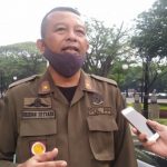 Kepala Satuan Polisi Pamong Praja (Satpol PP) Kota Bandung Rasdian Setiadi. mengaku kecolongan atas tindak kriminal yang dilakukan pembuat tato di Asia afrika senin (3/1) lalu, (antara-Bagus Ahmad Rizaldi)