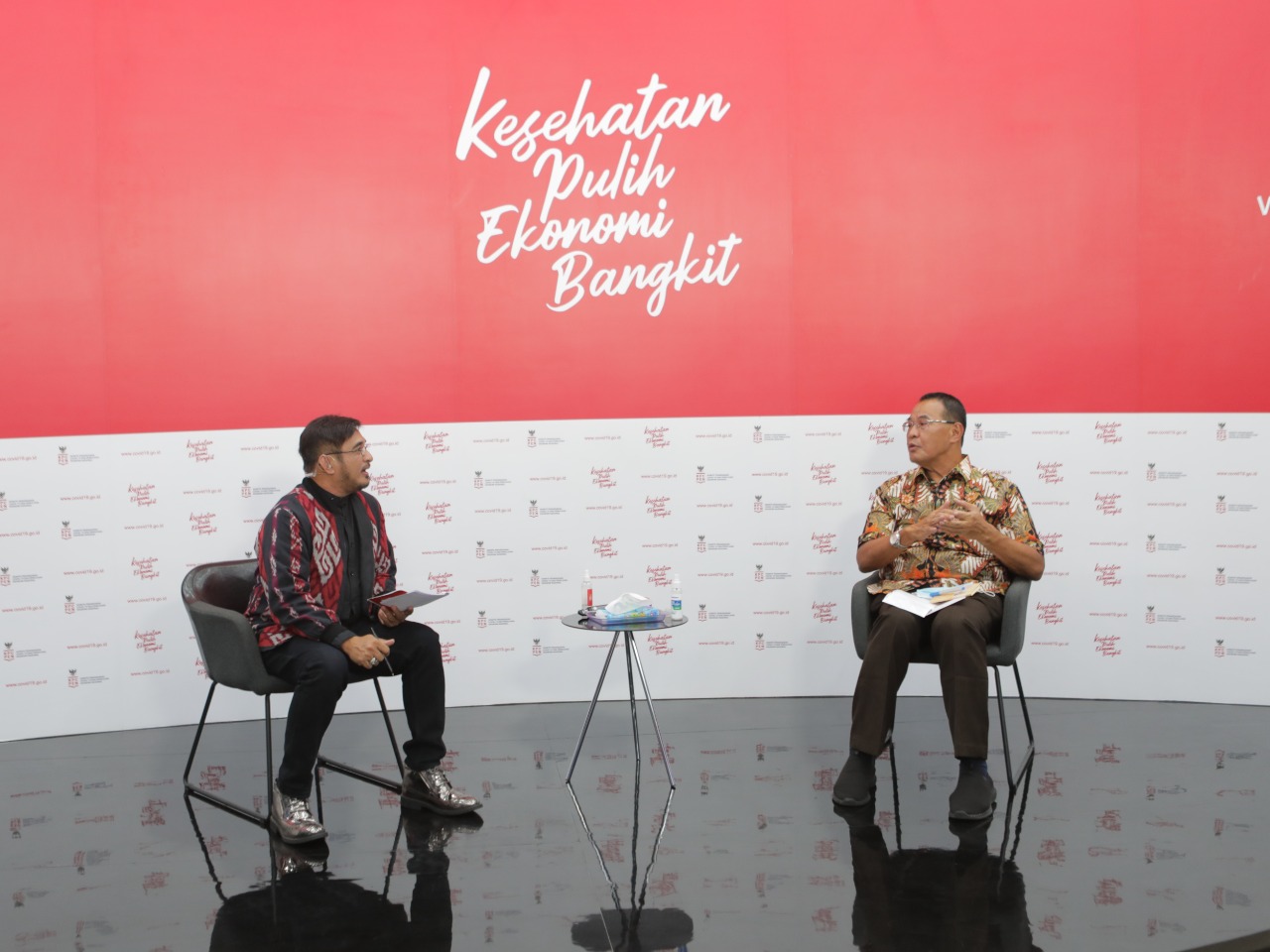 Vaksinasi: Keluarga Sehat, Produktivitas Meningkat Vaksinasi: Keluarga Sehat, Produktivitas Meningkat