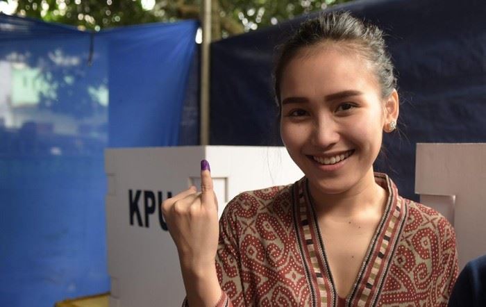 Ikut Nyoblos, Ayu Ting Ting Pilih yang Amanah