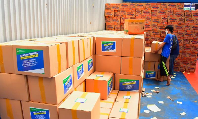 Penyalurkan bansos selama tiga tahap. Bantuan tersebut berupa uang tunai dan sembako. (ILUSTRASI)