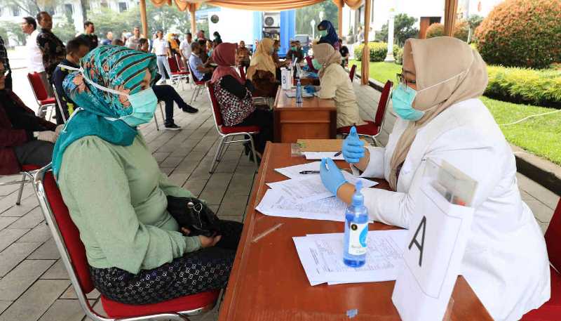 Ratusan Kaum Perempuan Ikuti Rapid Test 