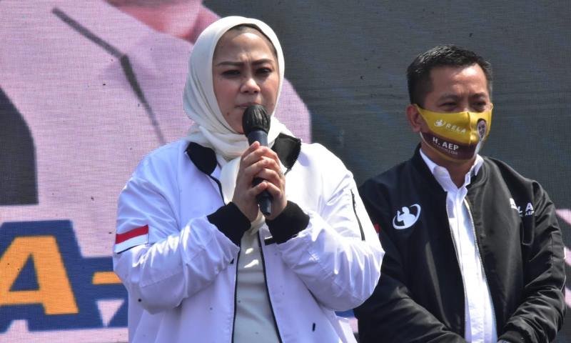 Raih 60 Persen Suara, Cellica-Aep Menang Pilkada