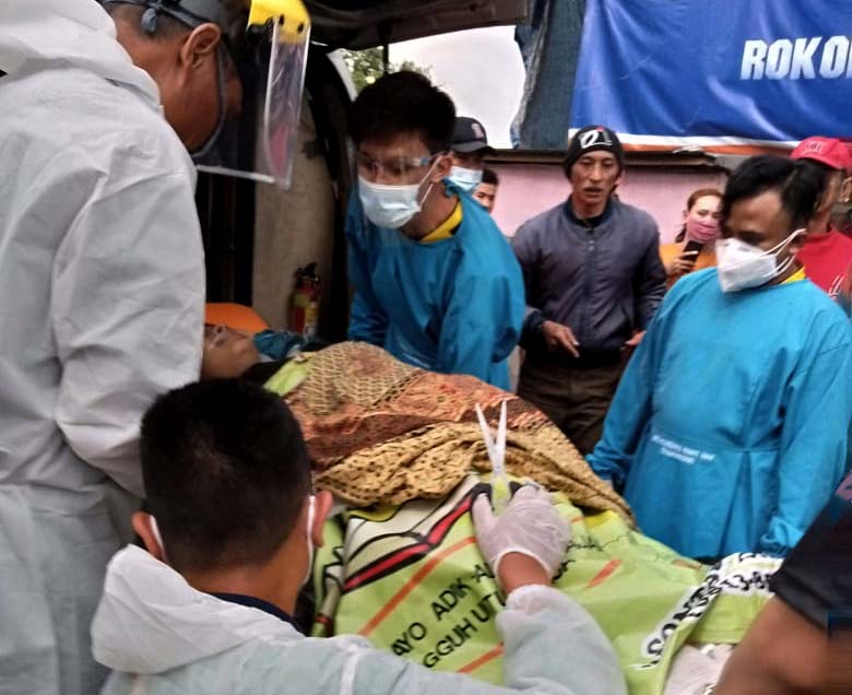 Diduga Rem Blong, Truk Tronton Seruduk Kendaraan dan Warga di Jalan Raya Tanjungsari Sumedang